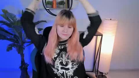 Snapshot of lexiwenford chatting on February 25, 5:52 am Lexi Wenford NO NUDE GODDESS online show from February 25, 5:52 am