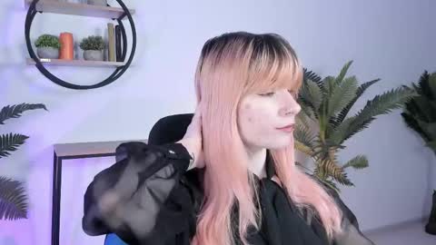 Snapshot of lexiwenford chatting on February 26, 5:53 am Lexi Wenford NO NUDE GODDESS online show from February 26, 5:53 am