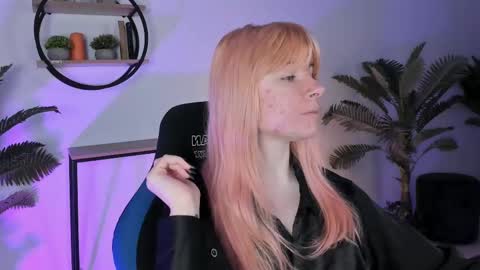 Snapshot of lexiwenford chatting on March 3, 2:36 am Lexi Wenford NO NUDE GODDESS online show from March 3, 2:36 am