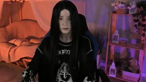 Snapshot of lexiwenford chatting on September 25, 4:05 am Lexi Wenford NO NUDE GODDESS online show from September 25, 4:05 am