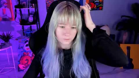 Snapshot of lexiwenford chatting on November 12, 3:07 am Lexi Wenford NO NUDE GODDESS online show from November 12, 3:07 am