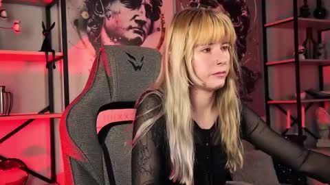 Snapshot of lexiwenford chatting on June 22, 4:20 am Lexi Wenford NO NUDE GODDESS online show from June 22, 4:20 am