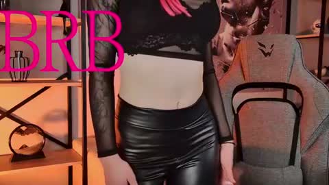 Snapshot of lexiwenford chatting on June 25, 5:12 am Lexi Wenford NO NUDE GODDESS online show from June 25, 5:12 am