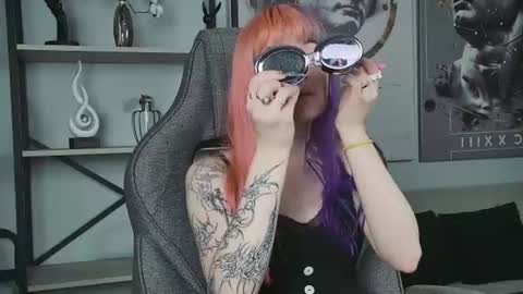 Snapshot of lexiwenford chatting on July 7, 4:37 am Lexi Wenford NO NUDE GODDESS online show from July 7, 4:37 am