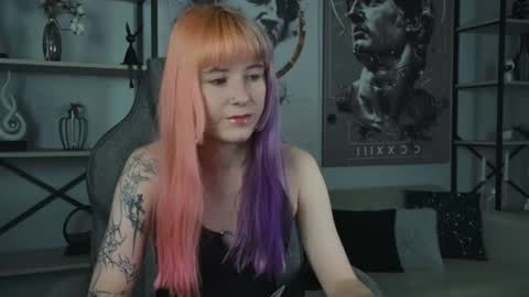 Snapshot of lexiwenford chatting on July 19, 5:11 am Lexi Wenford NO NUDE GODDESS online show from July 19, 5:11 am