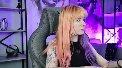 Snapshot of lexiwenford chatting on July 26, 5:15 am Lexi Wenford NO NUDE GODDESS online show from July 26, 5:15 am