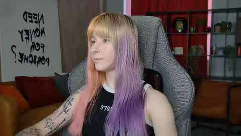 Snapshot of lexiwenford chatting on August 7, 4:14 am Lexi Wenford NO NUDE GODDESS online show from August 7, 4:14 am