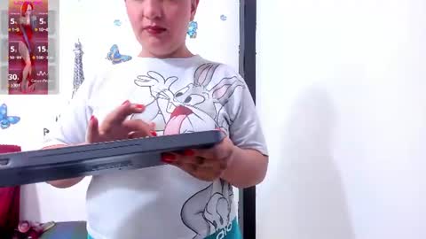 Snapshot of lexyy24_ chatting on August 4, 9:45 am lexyy24_ online show from August 4, 9:45 am
