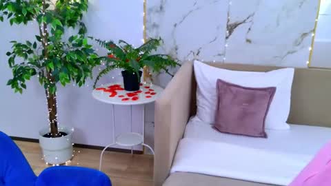 leyaatwood online show from February 14, 5:26 am