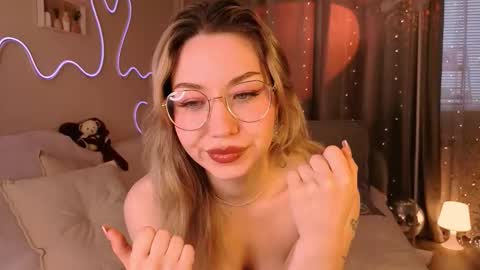 Lily online show from March 12, 2:50 am