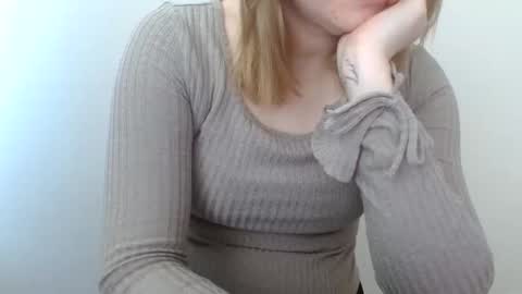 Snapshot of leyla_le chatting on May 11, 5:35 am Leyla online show from May 11, 5:35 am