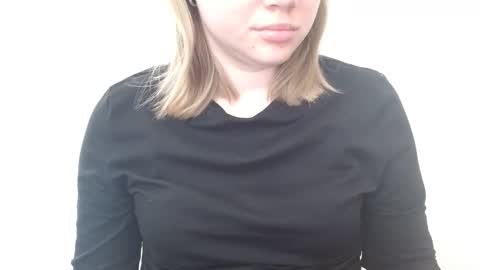 Snapshot of leyla_le chatting on May 13, 6:11 am Leyla online show from May 13, 6:11 am