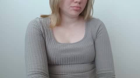 Snapshot of leyla_le chatting on May 15, 6:31 am Leyla online show from May 15, 6:31 am