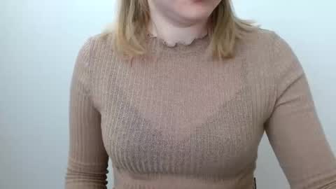 Snapshot of leyla_le chatting on May 16, 6:10 am Leyla online show from May 16, 6:10 am