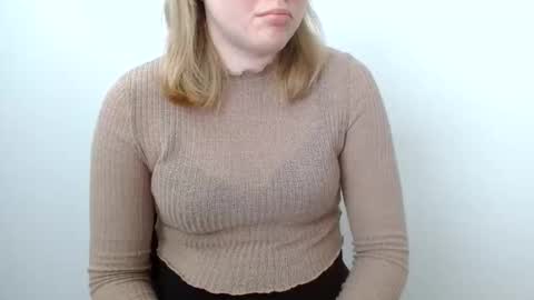 Snapshot of leyla_le chatting on May 16, 10:36 am Leyla online show from May 16, 10:36 am