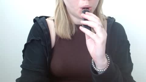 Snapshot of leyla_le chatting on May 20, 7:03 am Leyla online show from May 20, 7:03 am