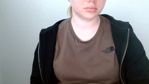 Snapshot of leyla_le chatting on May 21, 6:09 am Leyla online show from May 21, 6:09 am