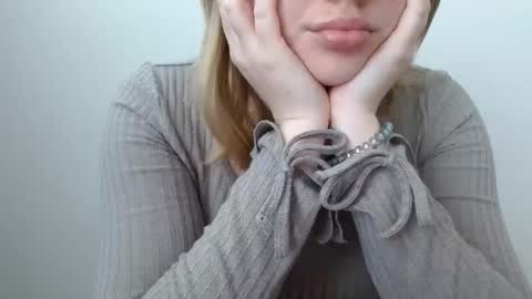 Snapshot of leyla_le chatting on May 22, 6:20 am Leyla online show from May 22, 6:20 am
