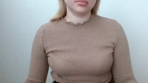 Snapshot of leyla_le chatting on May 25, 6:19 am Leyla online show from May 25, 6:19 am