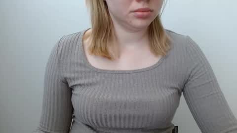 Snapshot of leyla_le chatting on May 26, 5:47 am Leyla online show from May 26, 5:47 am