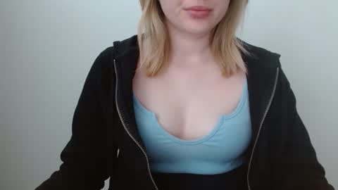 Snapshot of leyla_le chatting on June 2, 6:04 am Leyla online show from June 2, 6:04 am