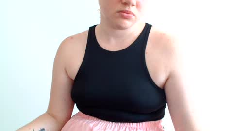 Snapshot of leyla_le chatting on July 30, 6:12 am Leyla online show from July 30, 6:12 am