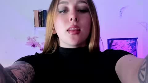 Snapshot of leyla_miller_ chatting on June 1, 3:36 pm Leyla Miller online show from June 1, 3:36 pm