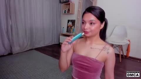 Snapshot of leyla_tyler chatting on November 18, 9:25 am Leyla online show from November 18, 9:25 am