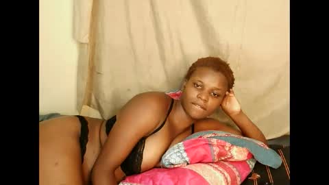 leylacuty13 online show from April 27, 10:30 pm