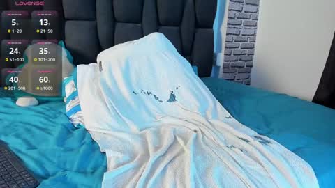 Snapshot of leyton_flexx chatting on December 7, 2:20 am L E Y T O N online show from December 7, 2:20 am