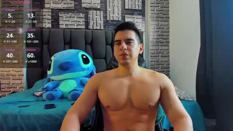 Snapshot of leyton_flexx chatting on December 8, 8:04 pm L E Y T O N online show from December 8, 8:04 pm