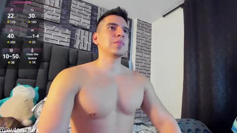 Snapshot of leyton_flexx chatting on February 14, 2:50 am L E Y T O N online show from February 14, 2:50 am