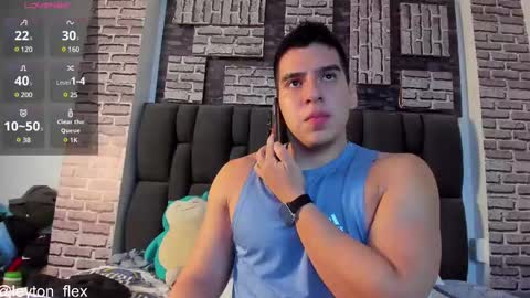 Snapshot of leyton_flexx chatting on February 22, 1:22 am L E Y T O N online show from February 22, 1:22 am