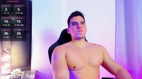 Snapshot of leyton_flexx chatting on October 16, 11:28 pm L E Y T O N online show from October 16, 11:28 pm