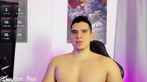Snapshot of leyton_flexx chatting on November 17, 10:26 pm L E Y T O N online show from November 17, 10:26 pm