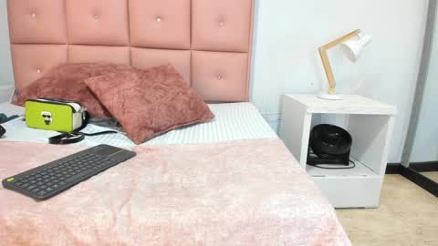 lhiamfitt online show from November 9, 5:17 am