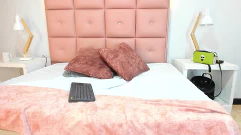 lhiamfitt online show from November 30, 12:20 pm