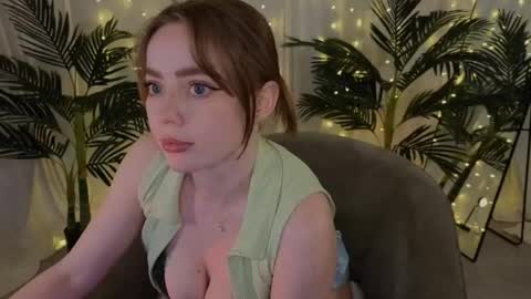 Snapshot of li_j chatting on May 15, 11:34 pm Linda my FANSLY red fury online show from May 15, 11:34 pm