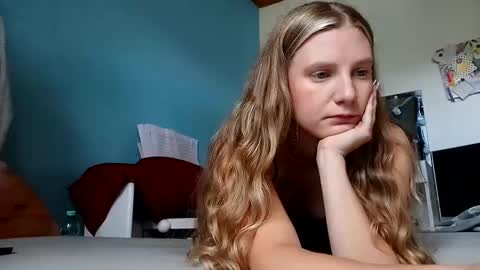 lia06_ online show from September 15, 1:55 pm