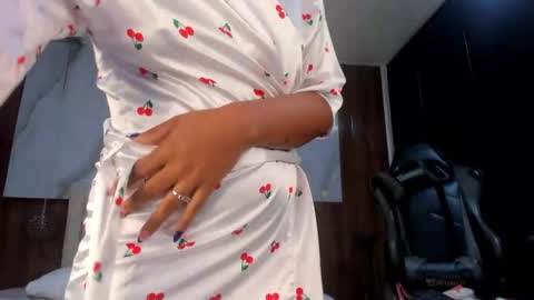 lia_16_ online show from April 25, 1:41 pm