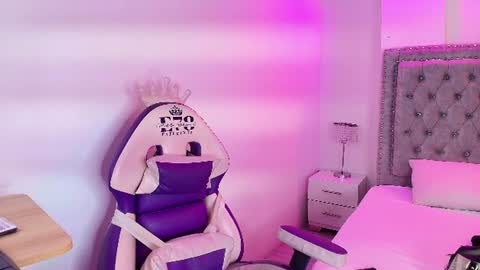 Snapshot of lia_adamsss chatting on June 12, 4:00 am Lia online show from June 12, 4:00 am