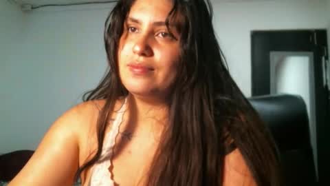 lia and cris online show from March 17, 1:54 am