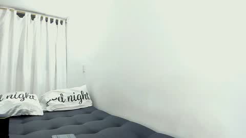 Snapshot of lia_and_felipe chatting on December 28, 11:05 pm Lia y Felipe -- online show from December 28, 11:05 pm