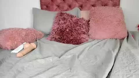 Snapshot of lia_blake7 chatting on June 14, 2:24 am lia_blake7 online show from June 14, 2:24 am