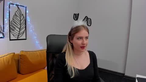 Snapshot of lia_candy_ chatting on April 18, 1:42 am Lia online show from April 18, 1:42 am
