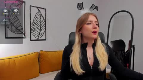 Snapshot of lia_candy_ chatting on May 5, 2:08 am Lia online show from May 5, 2:08 am