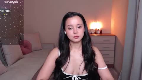 Snapshot of lia_hetty chatting on October 11, 5:00 pm L I A online show from October 11, 5:00 pm