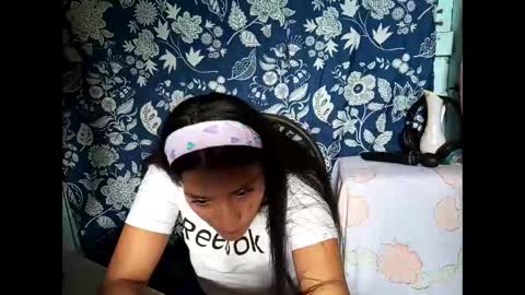 Snapshot of lia_hottie chatting on May 28, 3:42 pm Lia online show from May 28, 3:42 pm