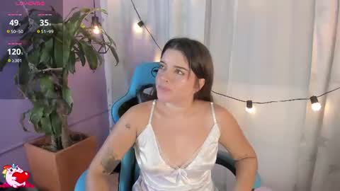 Snapshot of lia_little18 chatting on June 11, 12:32 am lia_little18 online show from June 11, 12:32 am
