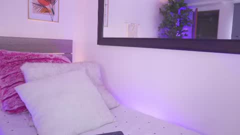 Snapshot of lia_mackenzie chatting on July 9, 2:32 pm liaa online show from July 9, 2:32 pm